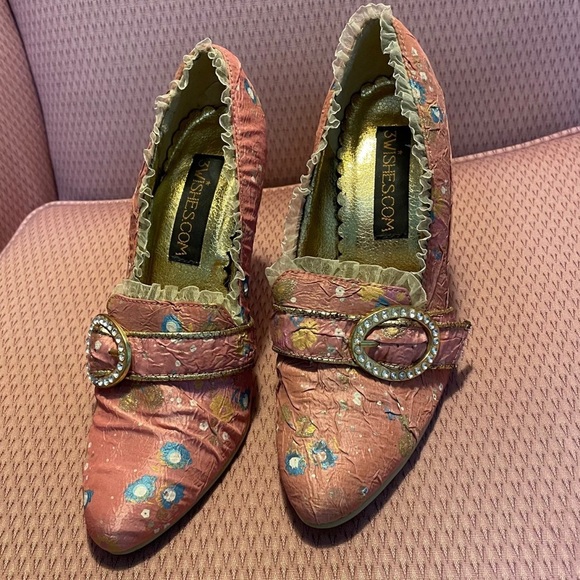 Annette Victorian Era Pumps by 3Wishes - Picture 3 of 9